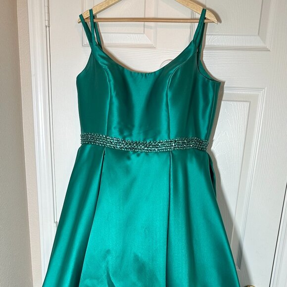 Madison James Plus Size 20 Emerald Green Long Formal High waisted gown - Picture 1 of 9